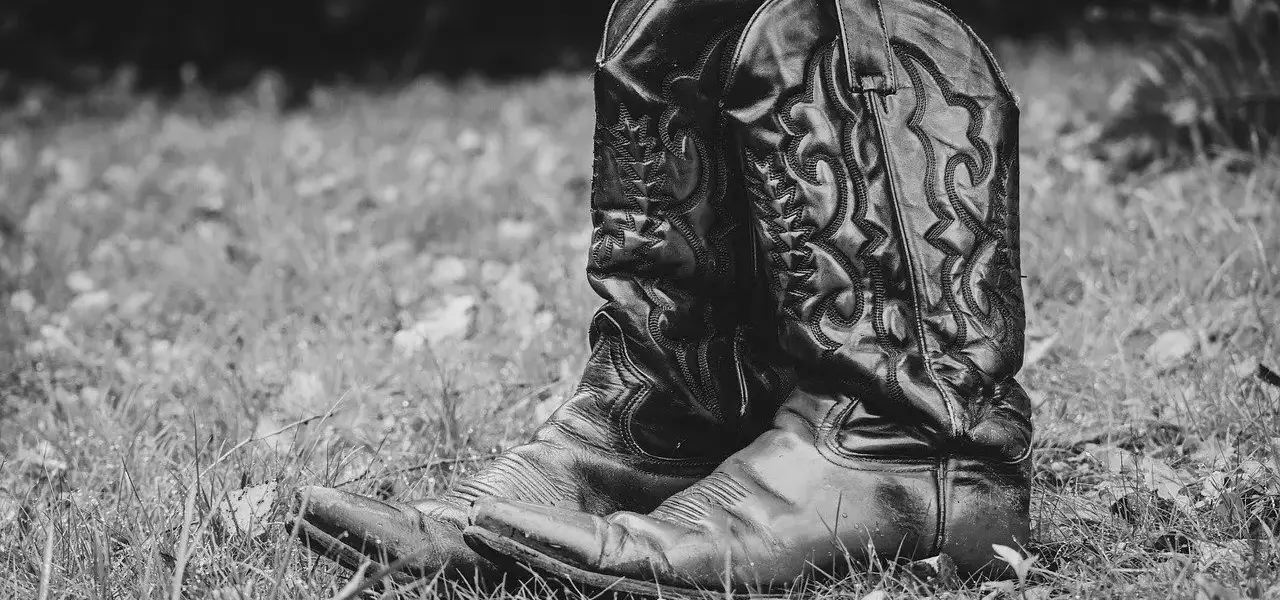 Er der nogle læderprodukter, jeg ikke bør bruge læderrens på?