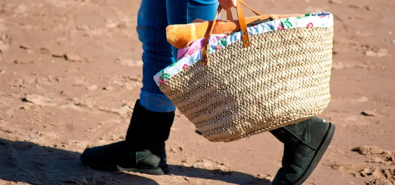 Hvordan justerer jeg højden på en spadserestok?